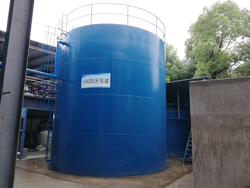 廢水(wastewater)是指居民(mín)活動過程中(zhōng)排出的水及徑流雨水的總稱。它包括生活污水、工(gōng)業廢水和初雨徑流入排水管渠等其它無用(yòng)水,一般指經過一定技(jì )術處理(lǐ)後不能(néng)再循環利用(yòng)或者一級污染後制純處理(lǐ)難度達不到一定标準的水。